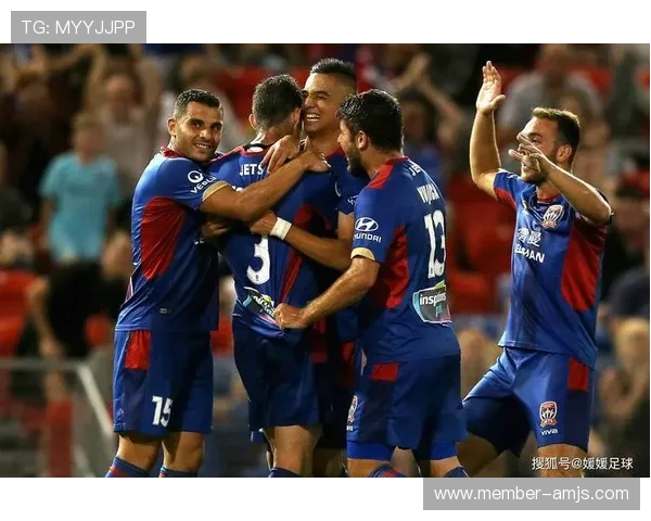 在澳门足球官网上查看最新的比赛结果、精彩瞬间和赛事回放,享受高质量的足球视听体验